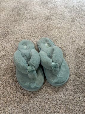 Puma Plush Thong Slippers in Mint